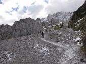 Salita da Colere al Rifugio Albani (1939 m.) con la prima neve il 20 ottobre 2010 - FOTOGALLERY